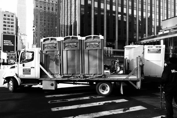 Best Portable toilet rental cost  in Greilickville, MI